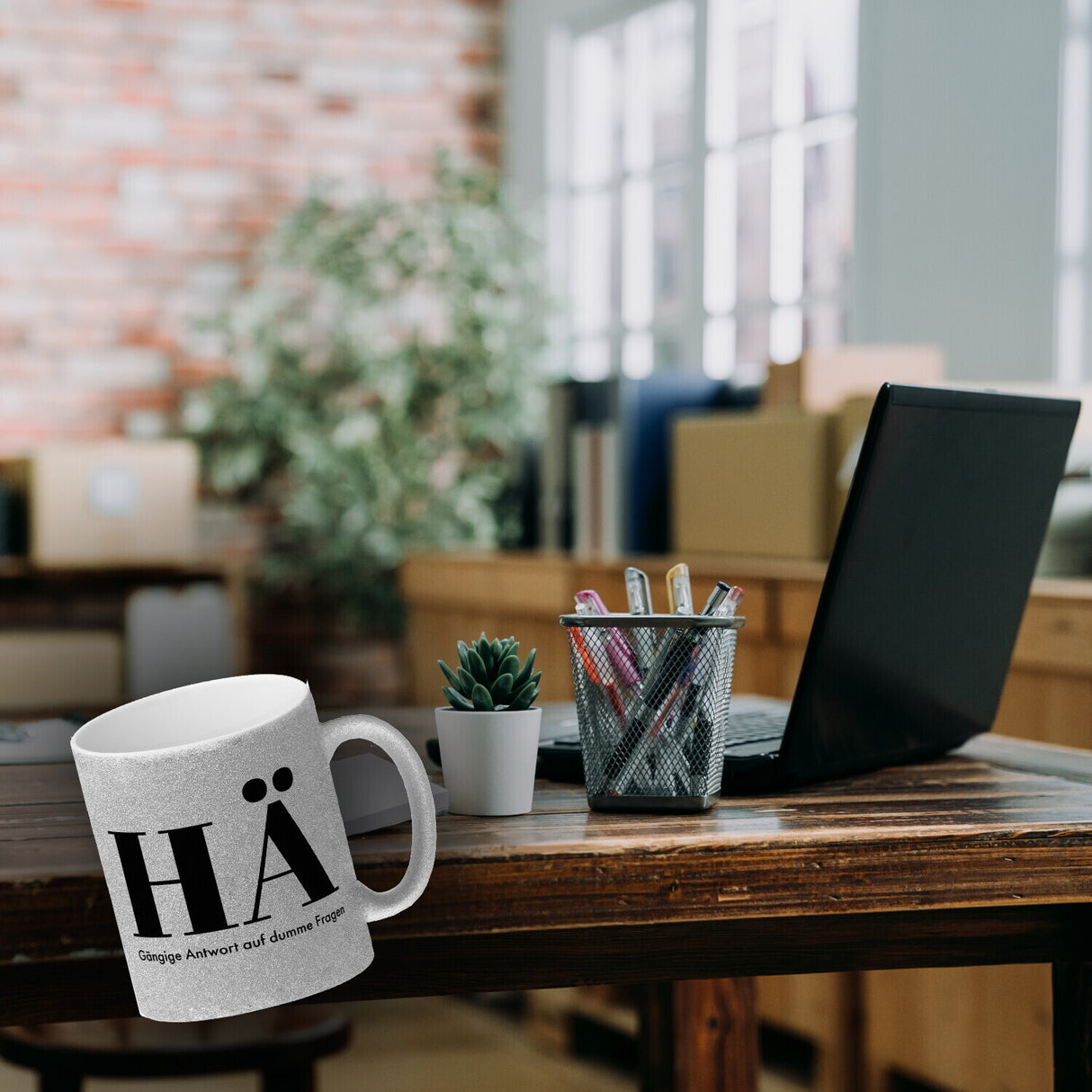 Kaffeebecher mit lustigem Spruch - HÄ: Gängige Antwort auf dumme Fragen