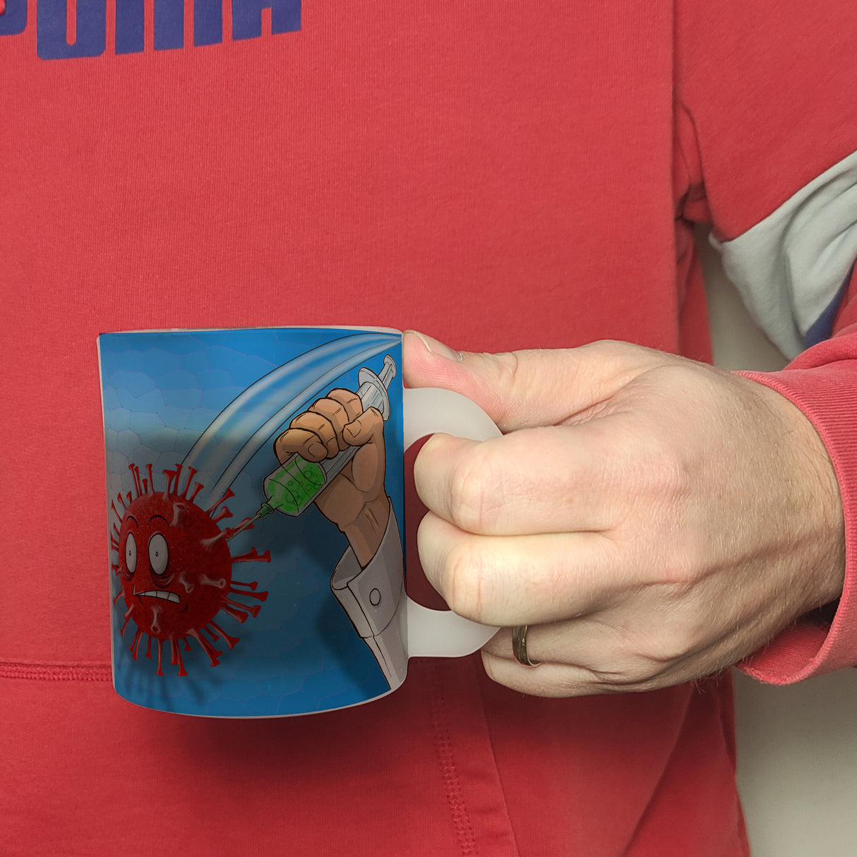 Kaffeebecher mit Virus und Spritzen Motiv - Geimpft! Lustiger Impfhumor