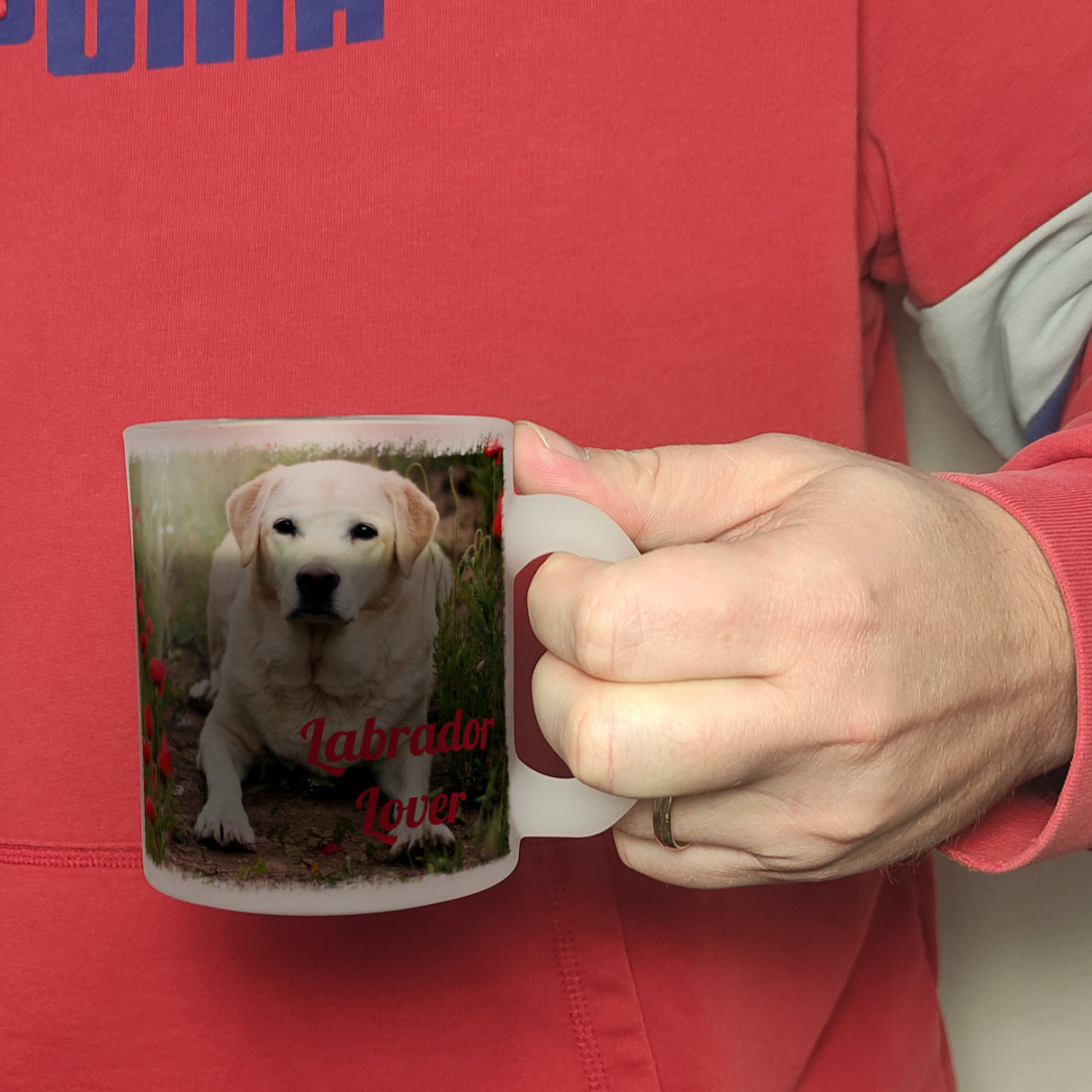 Kaffeetasse mit Fotomotiv Labrador Lover - Labrador im Mohnfeld