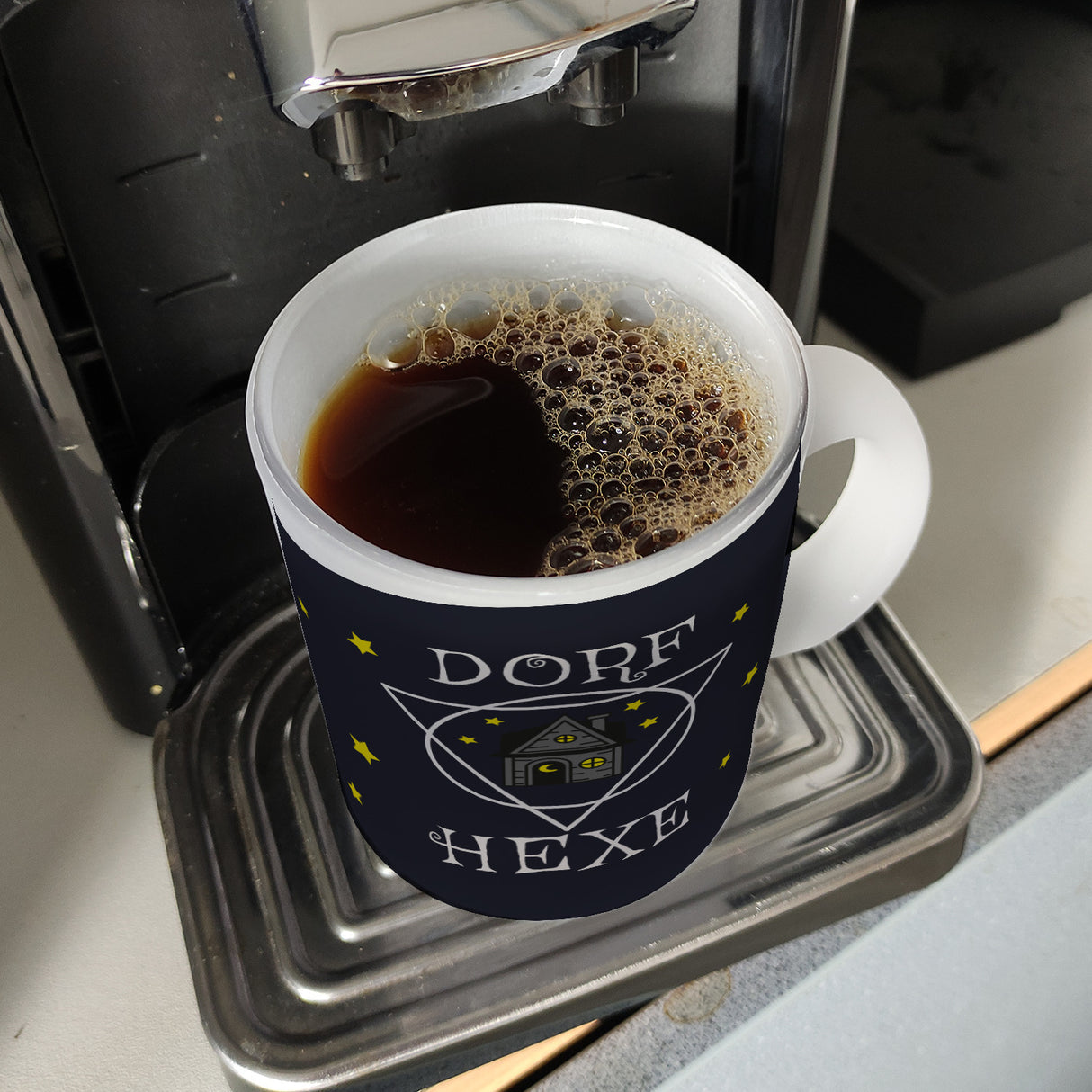 Dorfhexe Kaffeebecher mit Hexenhaus Motiven