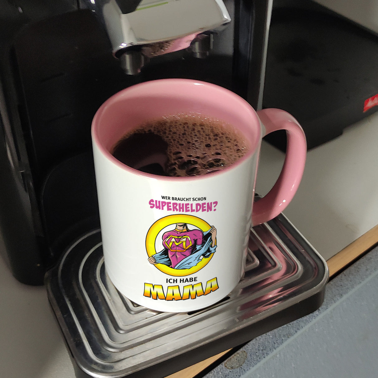 Kaffeebecher Comic mit Spruch - Wer braucht schon Superhelden? Ich habe Mama