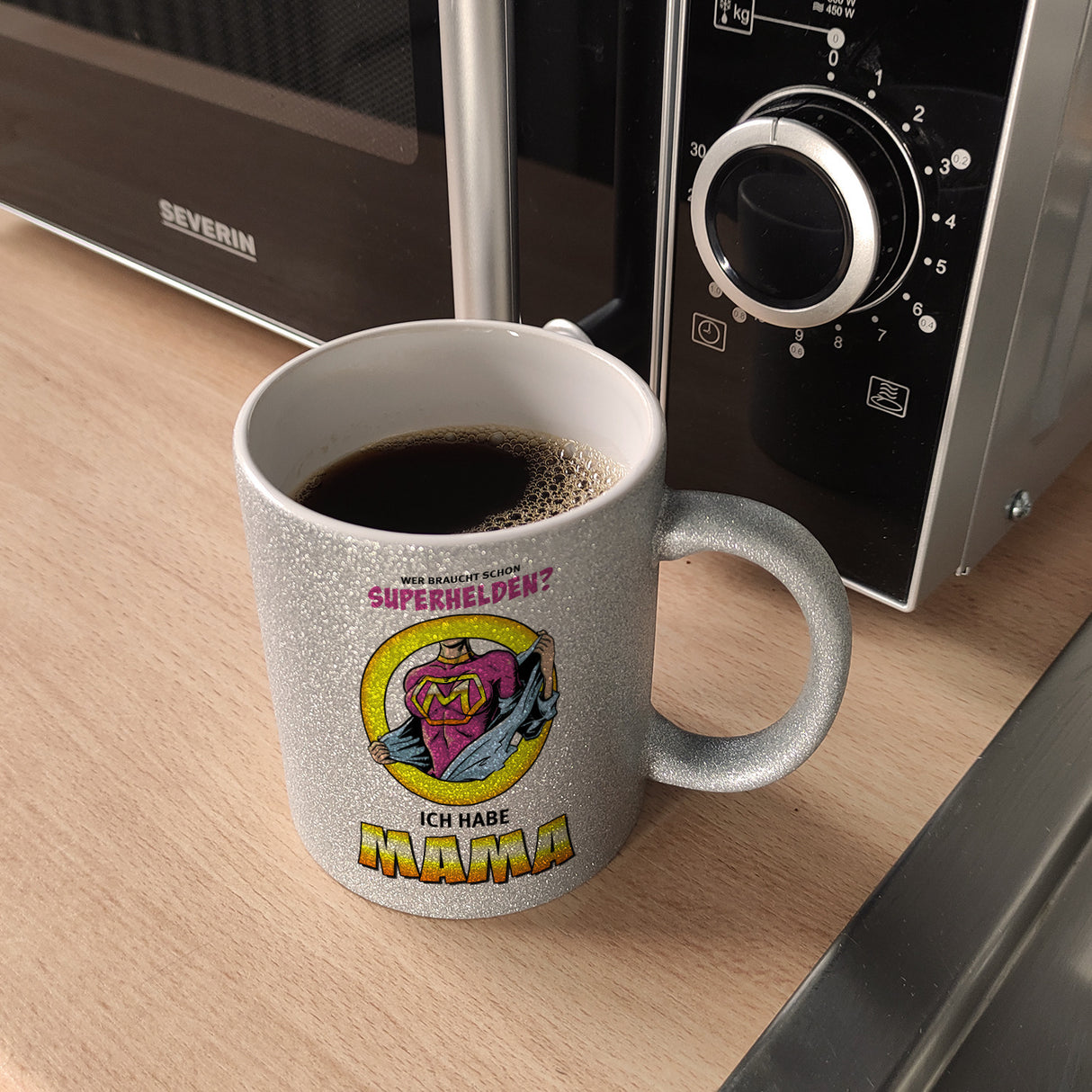 Kaffeebecher Comic mit Spruch - Wer braucht schon Superhelden? Ich habe Mama