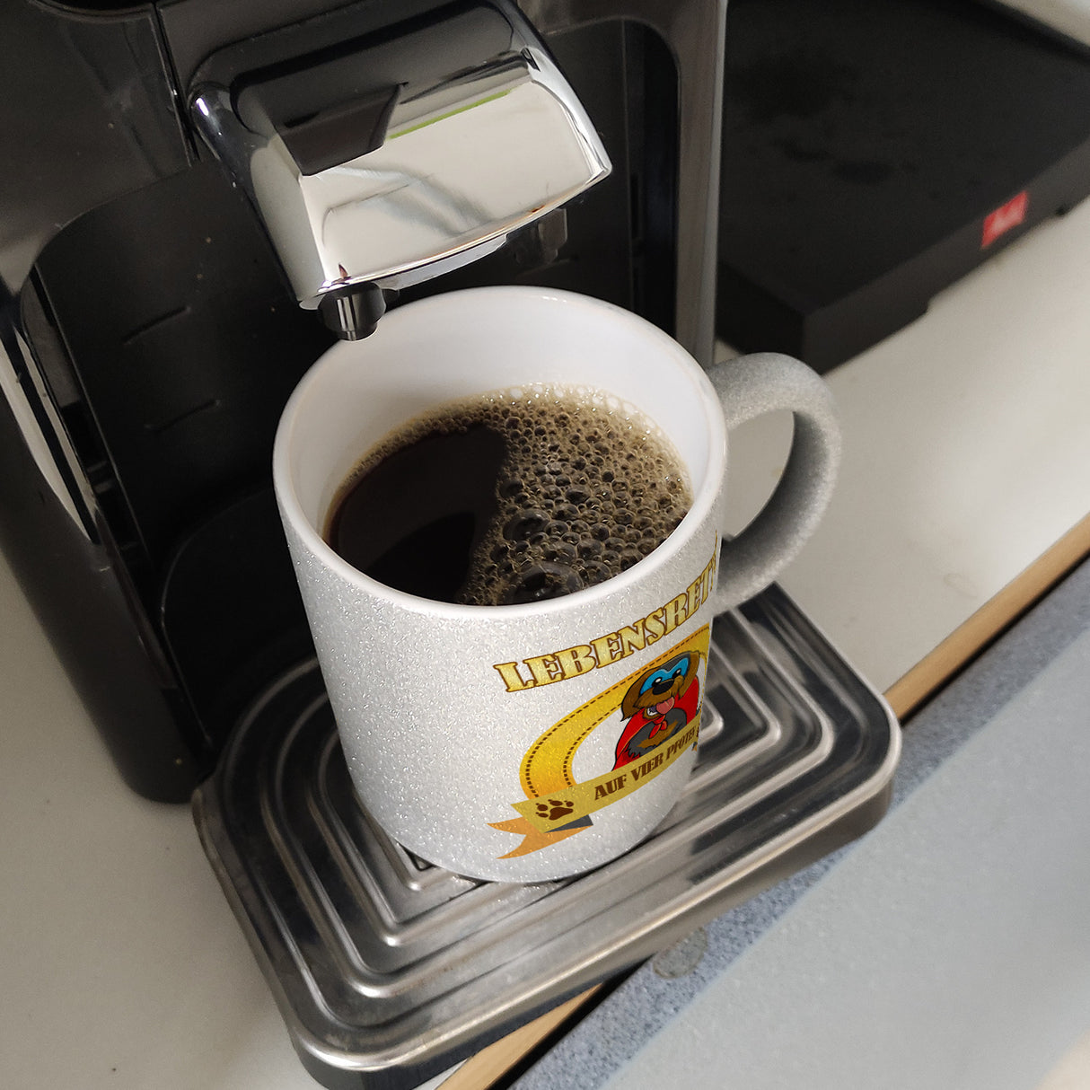 Kaffeebecher mit Superheld - Dackel - Lebensretter auf vier Pfoten