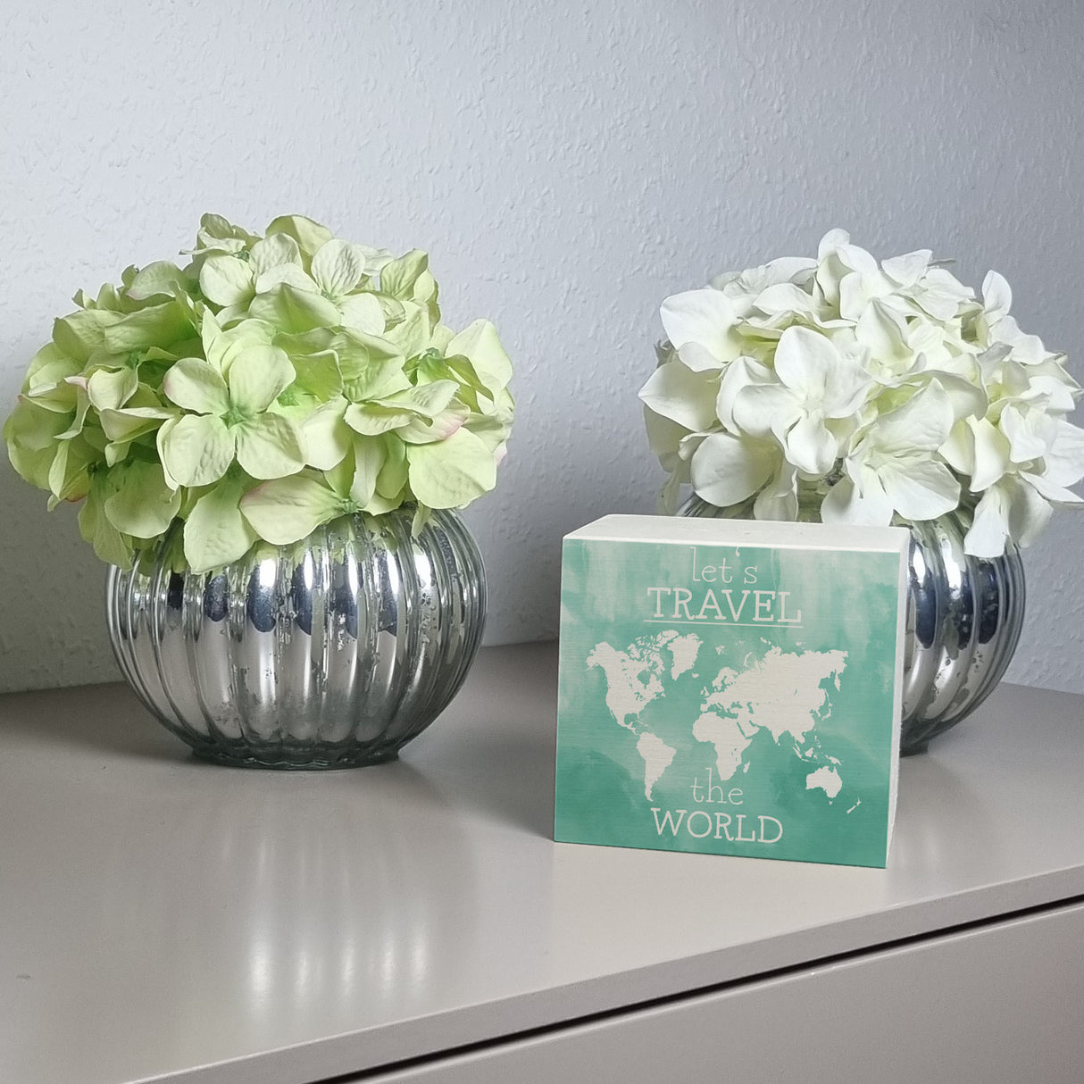 Spardose mit Weltkarten Motiv und Text - let's travel the world in Türkis