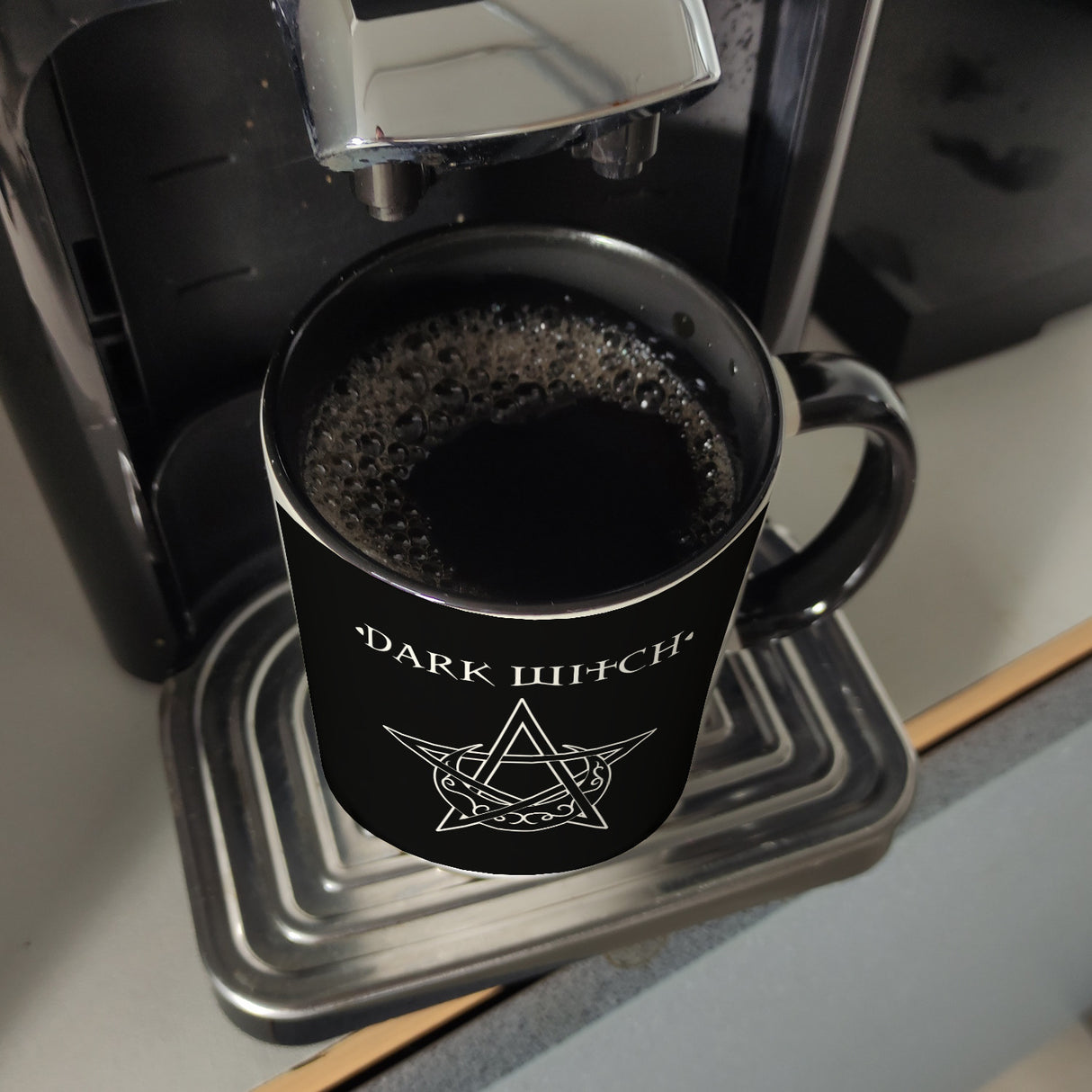 Kaffeebecher mit magischen Pentagrammen und Spruch - White Witch - Dark Witch