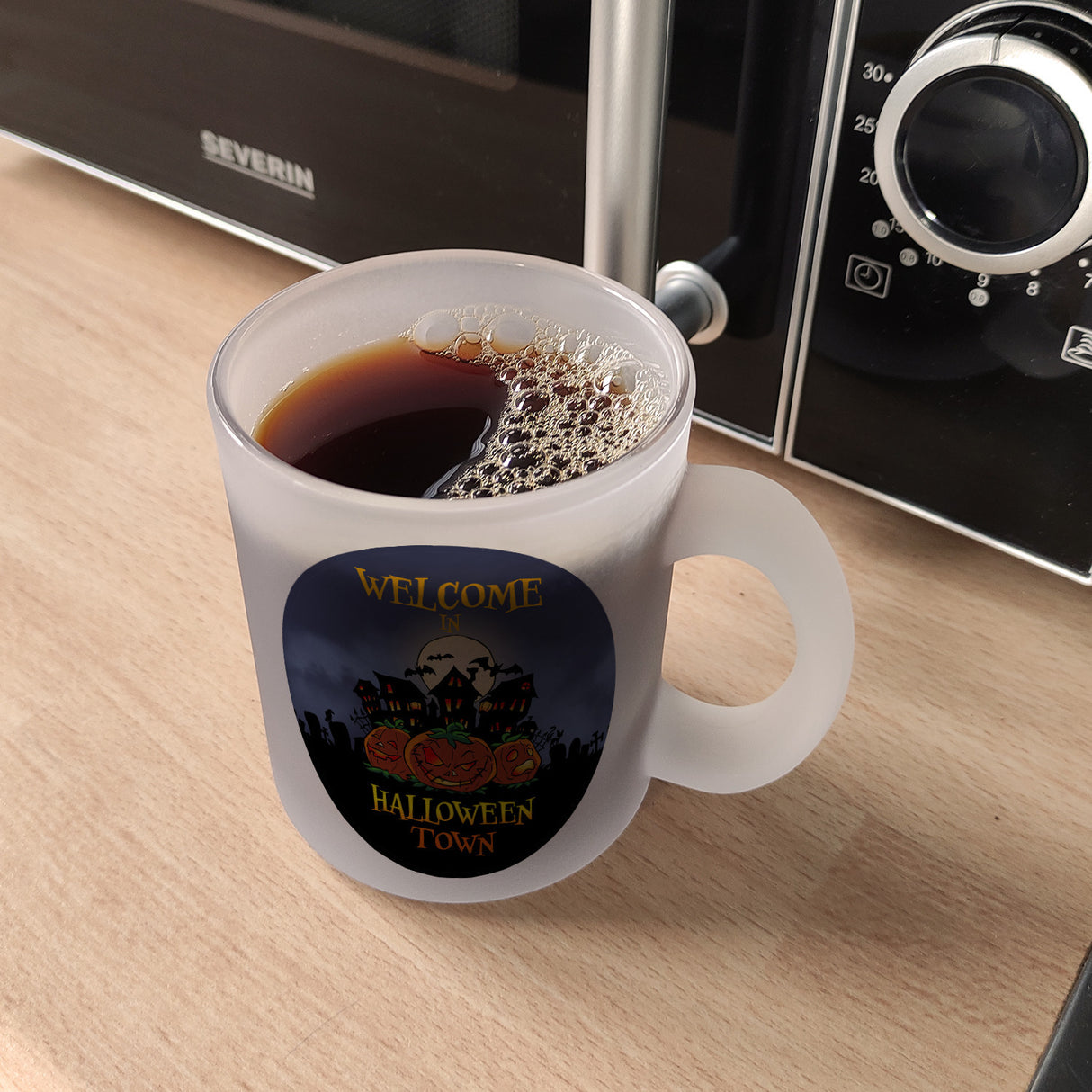 Kaffeebecher mit gruseligem Motiv und Spruch - Welcome in Halloween Town -
