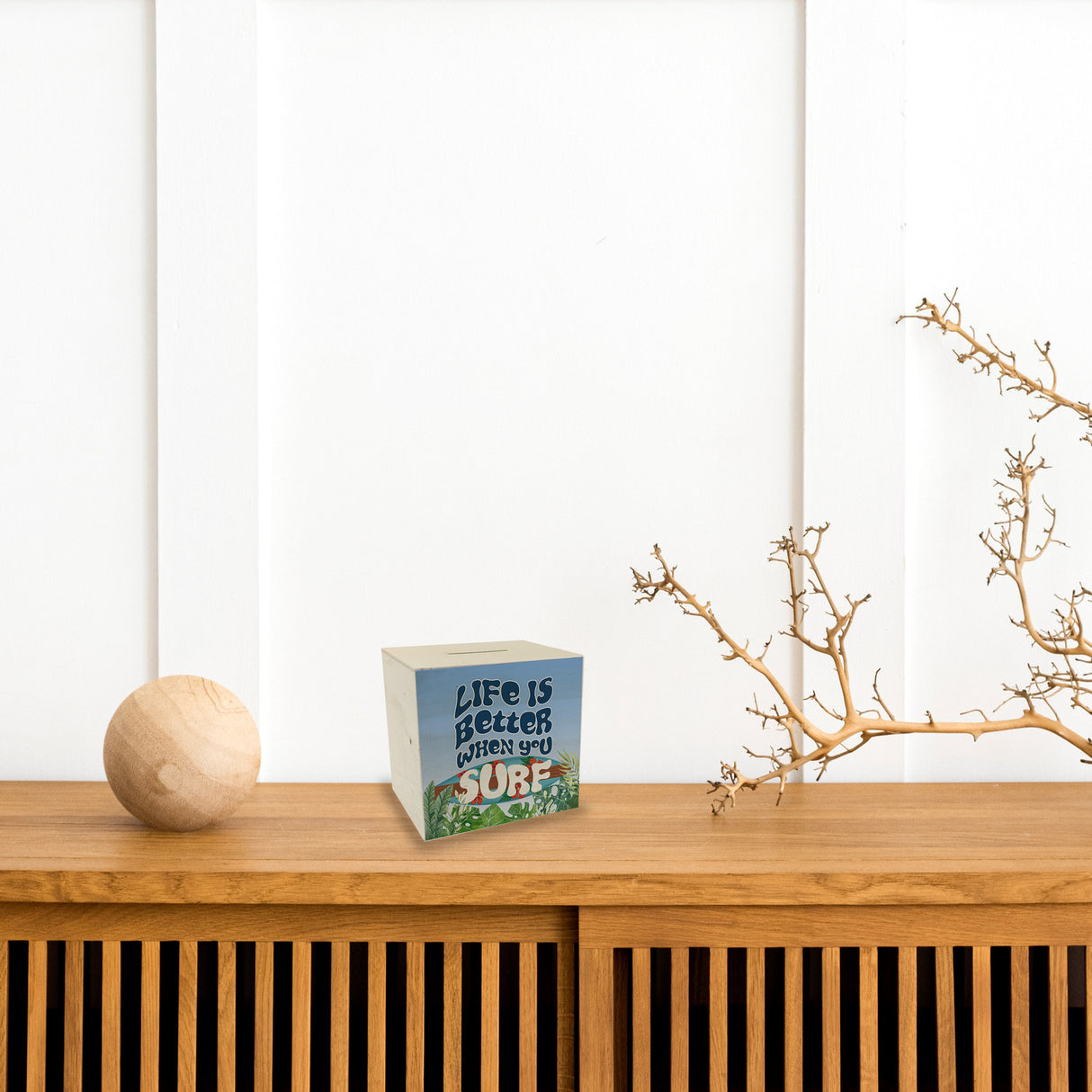 Spardose mit schönem Surfbrett Motiv und Spruch - Life is better when you surf