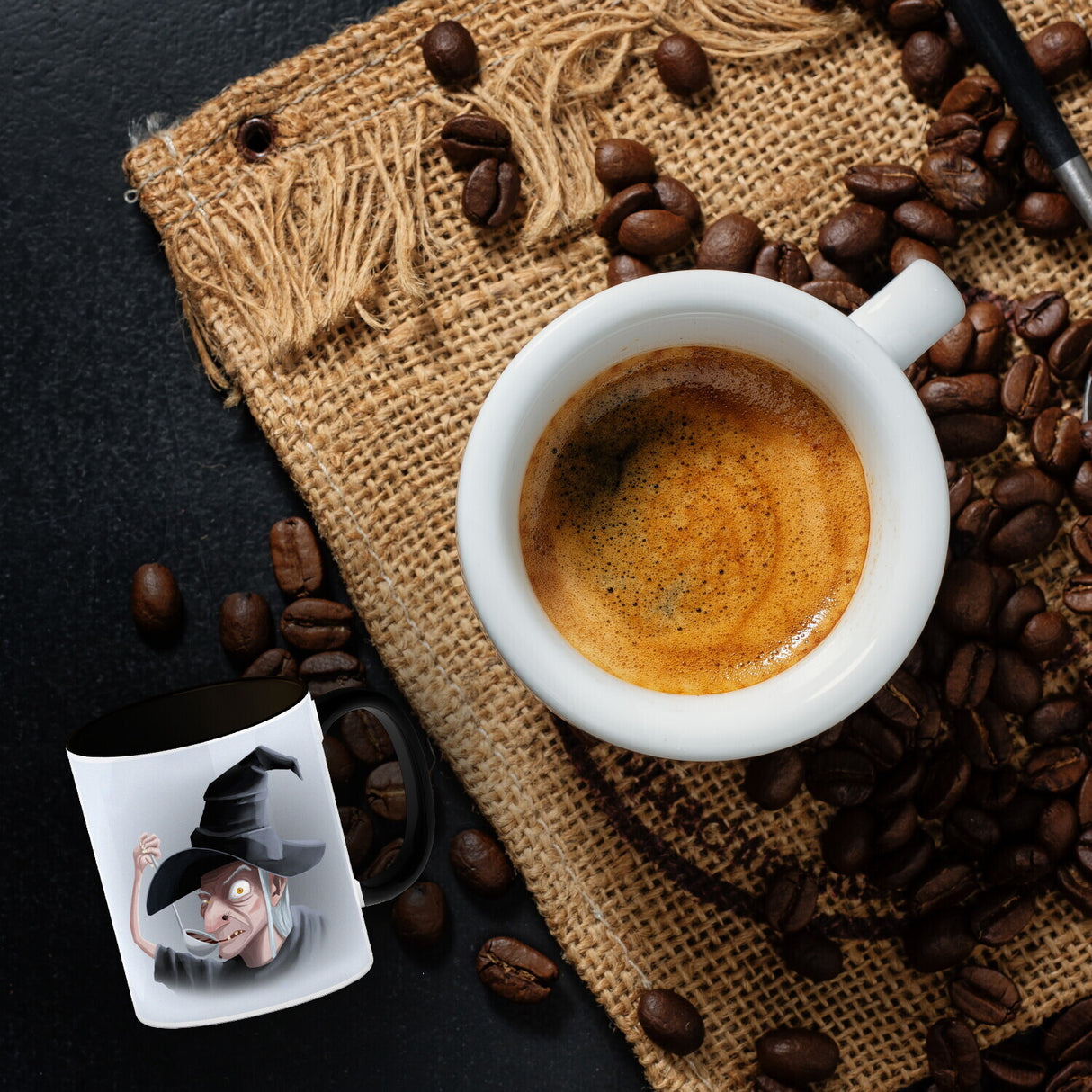 Kaffeebecher mit lustigem Motiv und Spruch - Auch Hexen brauchen Kaffee -
