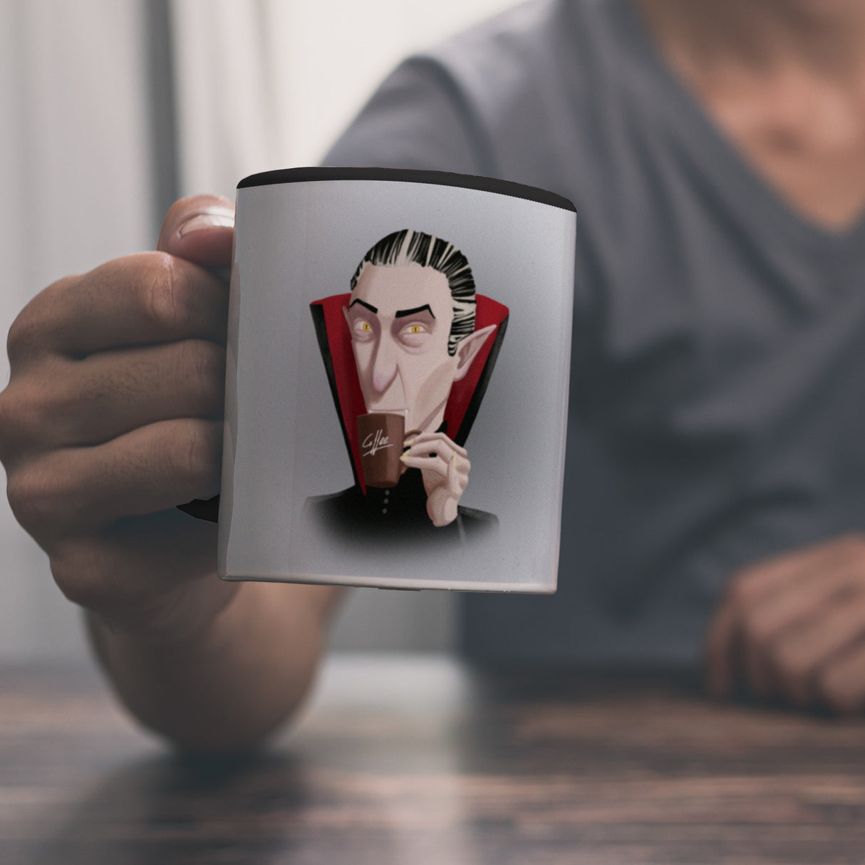 Kaffeebecher mit lustigem Motiv und Spruch - Auch Vampire brauchen Kaffee -