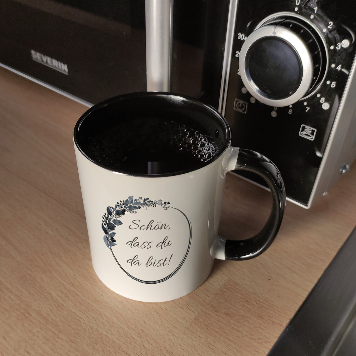 Schön, dass du da bist! Kaffeebecher mit Blumenkranz herrlich wunderbar Kaffeepott Trinkschale edel Gebinde Bukett Strauß Blumen Bouquet Spruch Slogan Sinnspruch Lebensregel