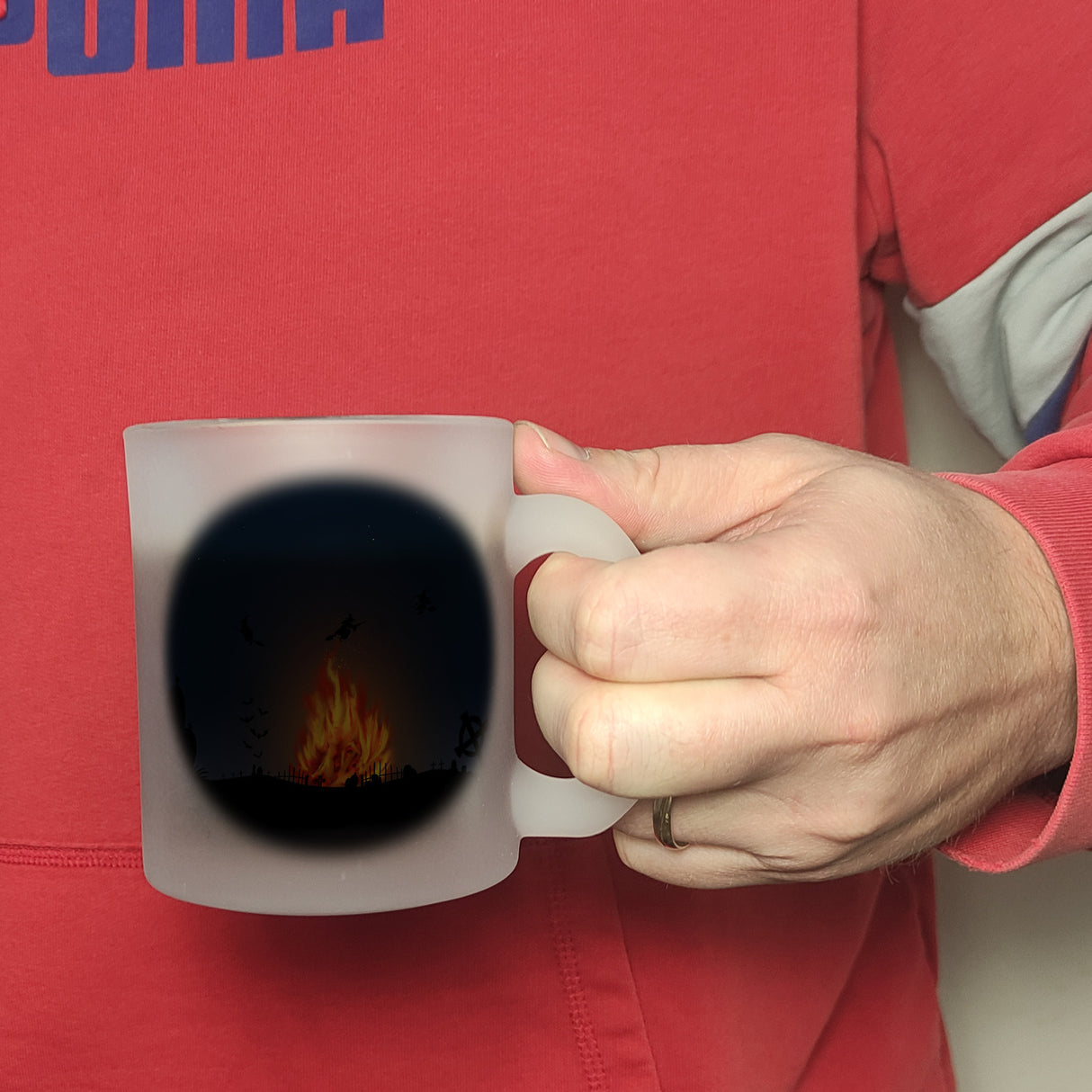 Kaffeetasse mit gruseligem Hexenfeuer Motiv und Spruch - Happy Halloween