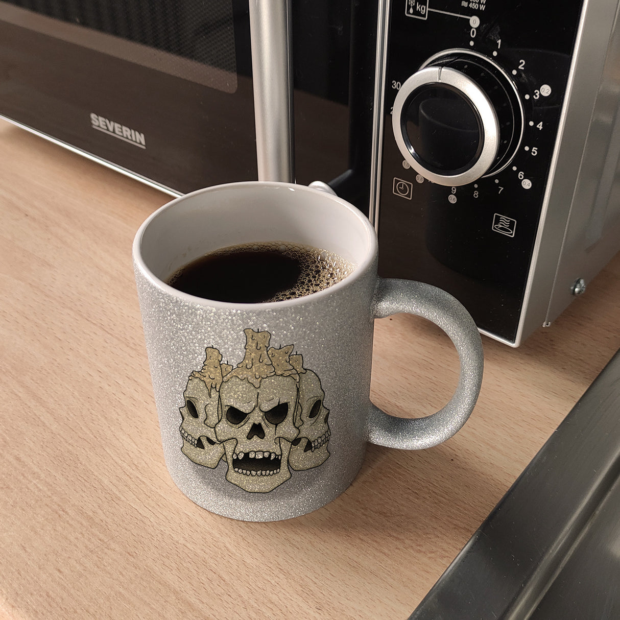 Kaffeetasse mit Totenköpfen und Kerzen - Happy Halloween