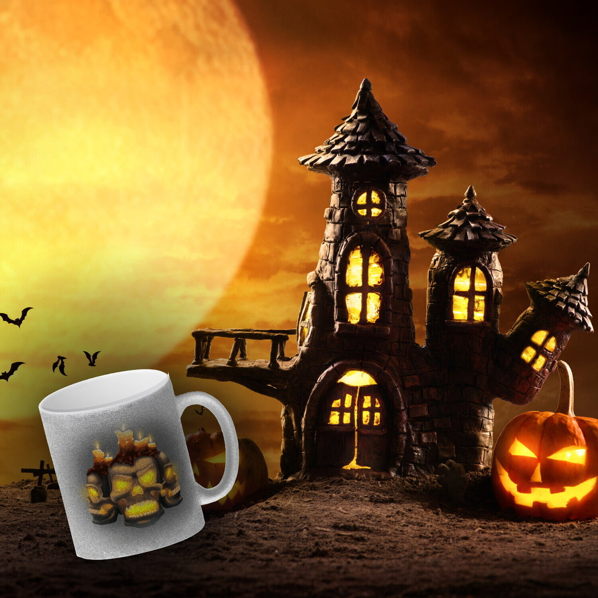 Kaffeetasse mit Totenköpfen und brennenden Kerzen - Happy Halloween