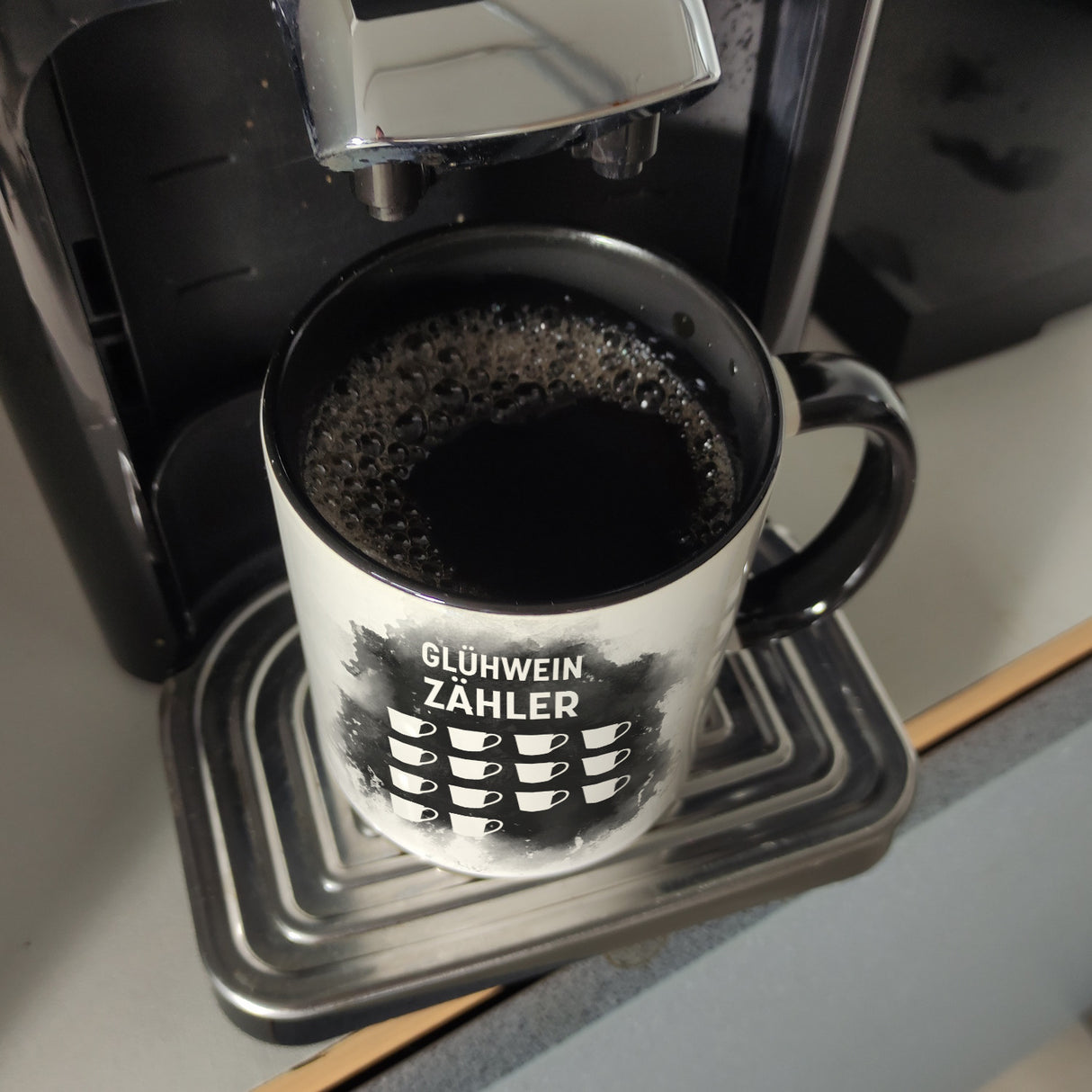 Ein Glühwein kommt selten allein lustige Tasse mit Glühwein Strichliste