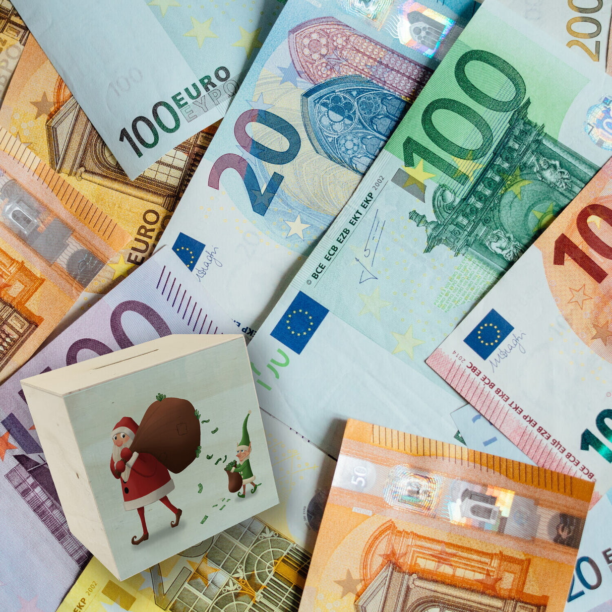 Weihnachtsmann mit einem Sack voll Geld und Weihnachtself Spardose