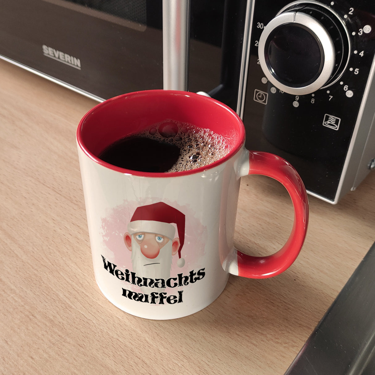 Weihnachtsmuffel witzige Kaffeetasse mit lustlosem Weihnachtsmann Motiv