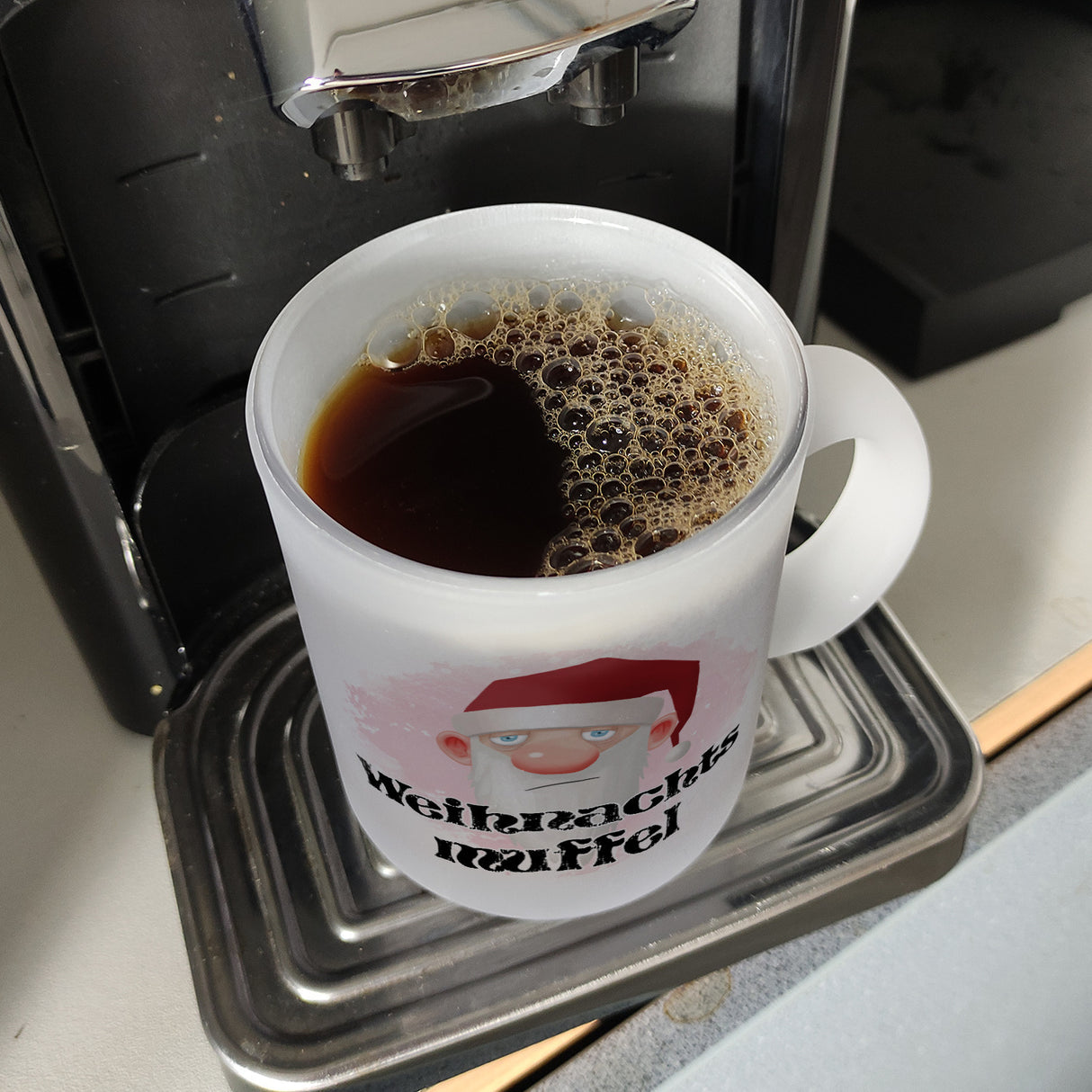 Weihnachtsmuffel witzige Kaffeetasse mit lustlosem Weihnachtsmann Motiv