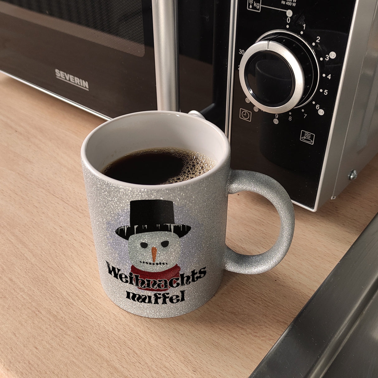 Weihnachtsmuffel witzige Kaffeetasse mit lustlosem Schneemann Motiv