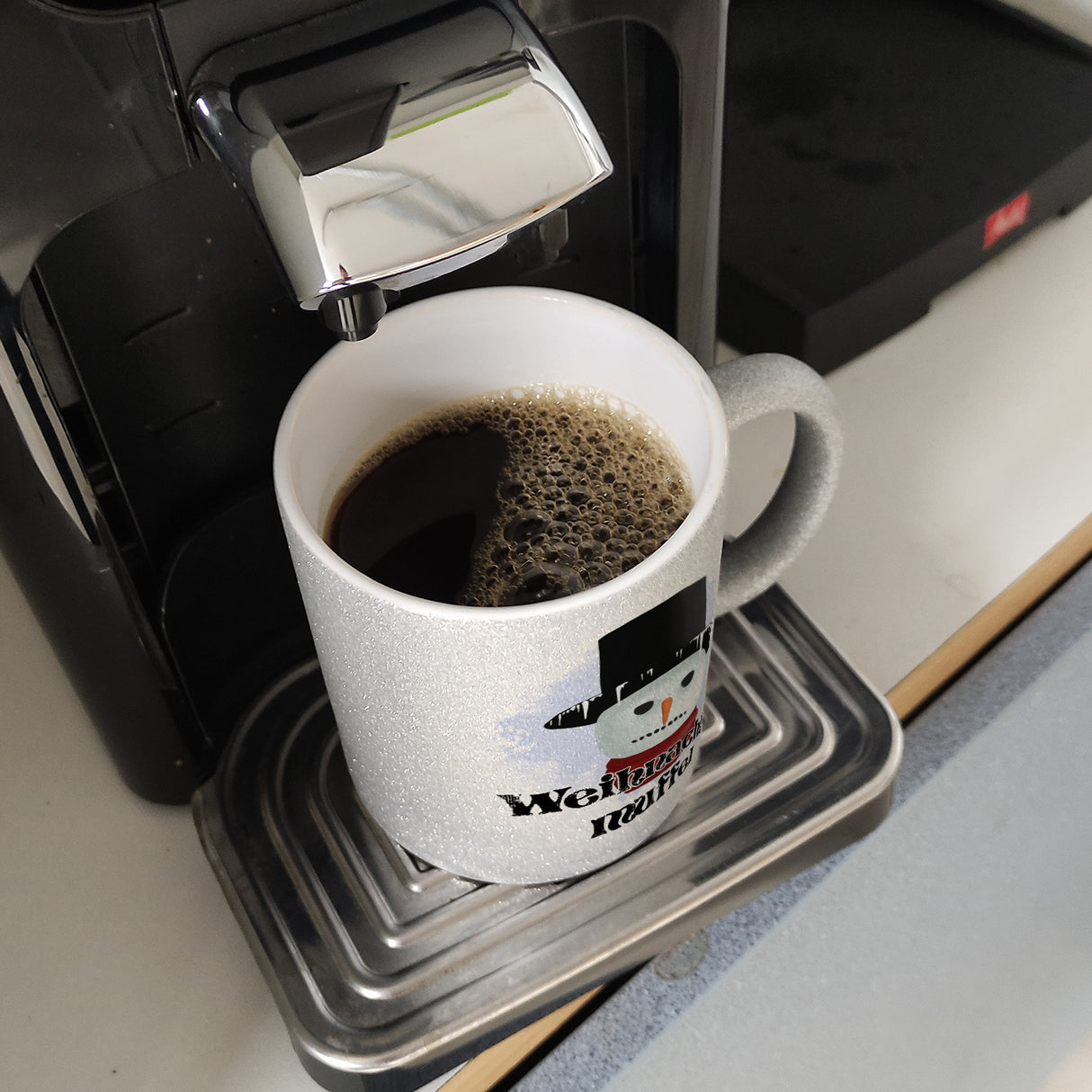 Weihnachtsmuffel witzige Kaffeetasse mit lustlosem Schneemann Motiv
