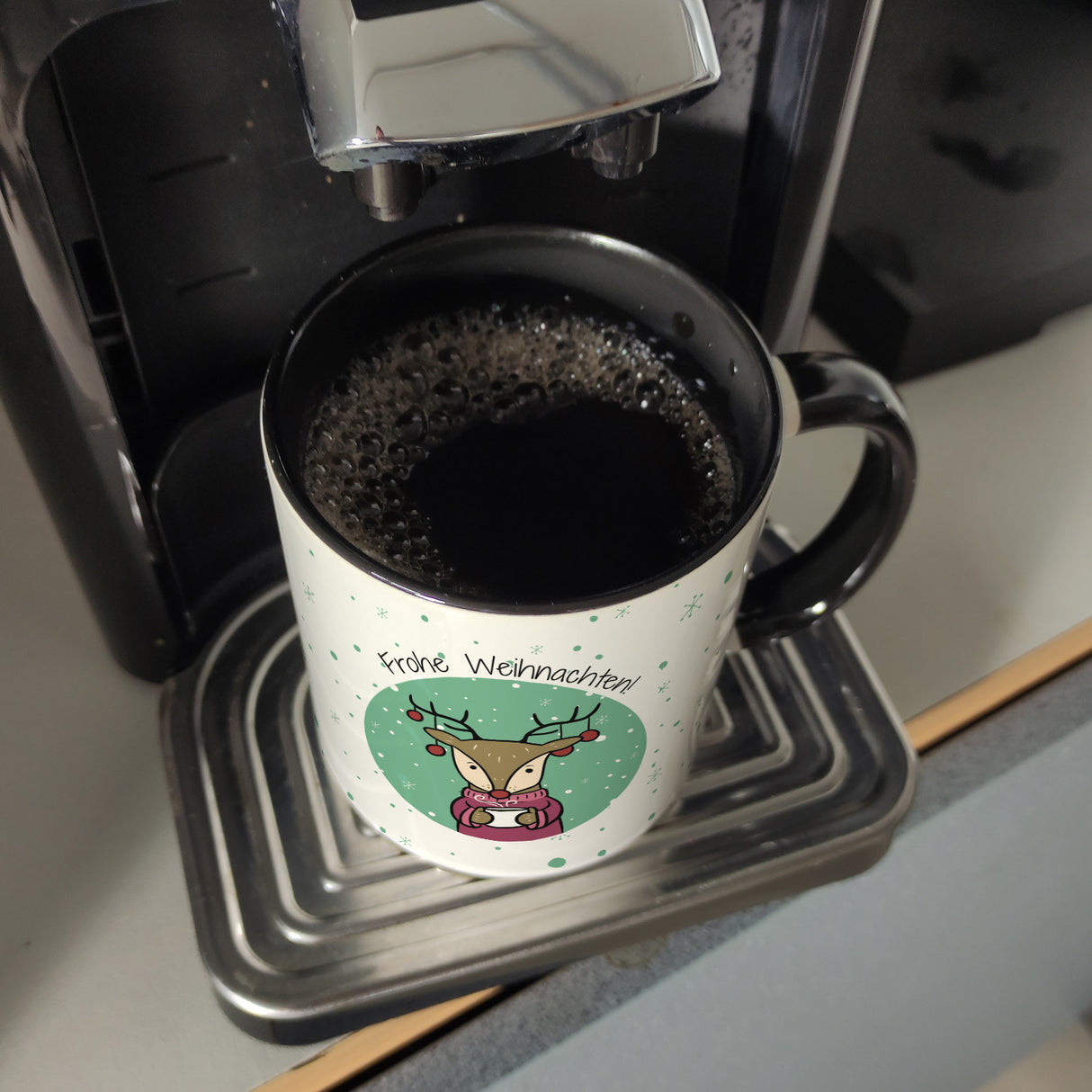 Frohe Weihnachten Kaffeebecher mit süßem Rentier