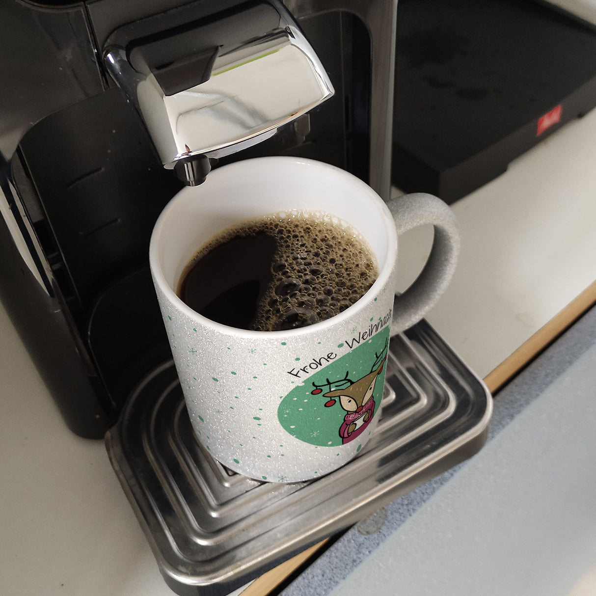 Frohe Weihnachten Kaffeebecher mit süßem Rentier