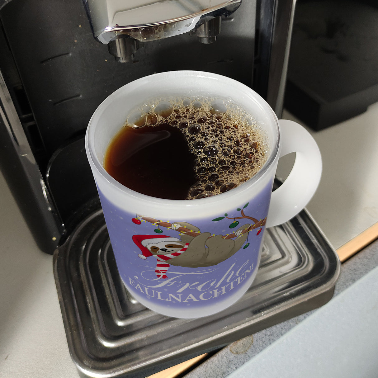 Frohe Faulnachten Kaffeebecher mit süßem weihnachtlichem Faultier