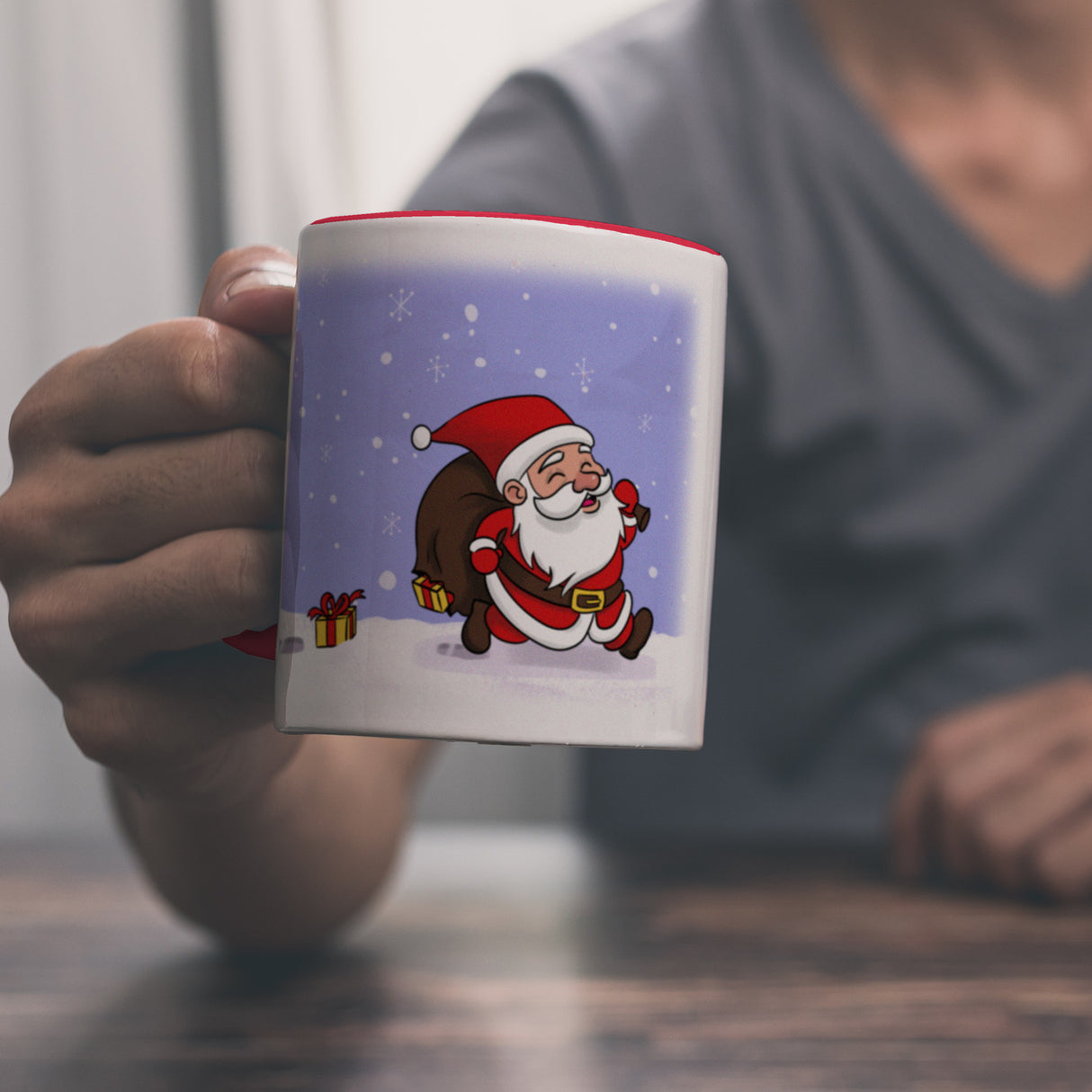 Frohe Weihnachten! Kaffeebecher mit lustigem Comic-Weihnachtsmann