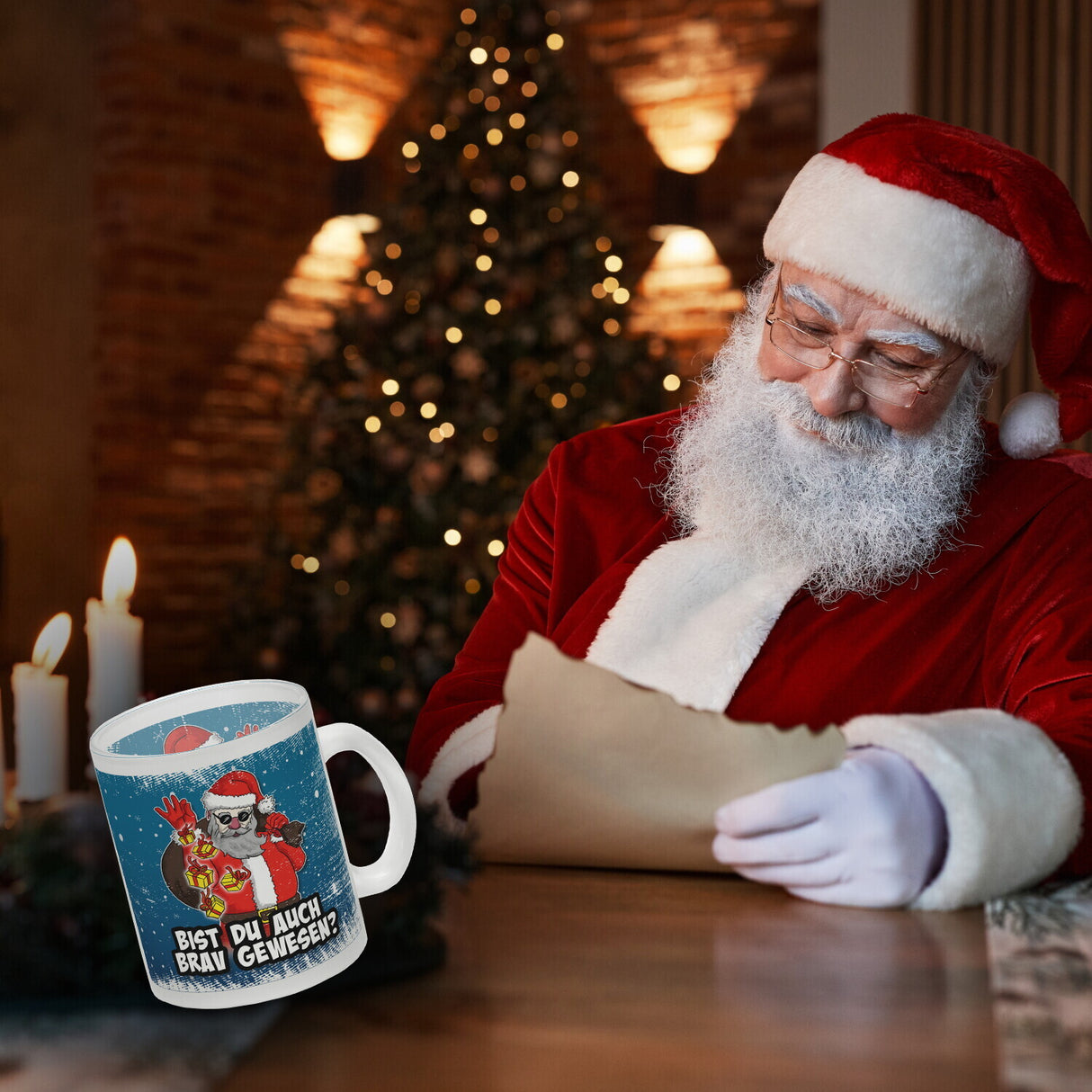 Bist du auch brav gewesen? Kaffeebecher mit coolem Weihnachtsmann