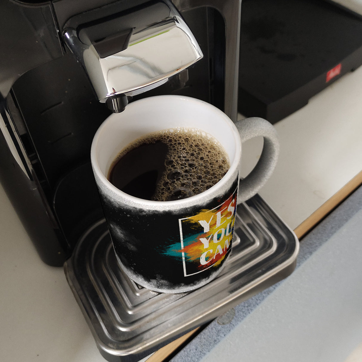 Yes you can Kaffeebecher mit buntem Motiv