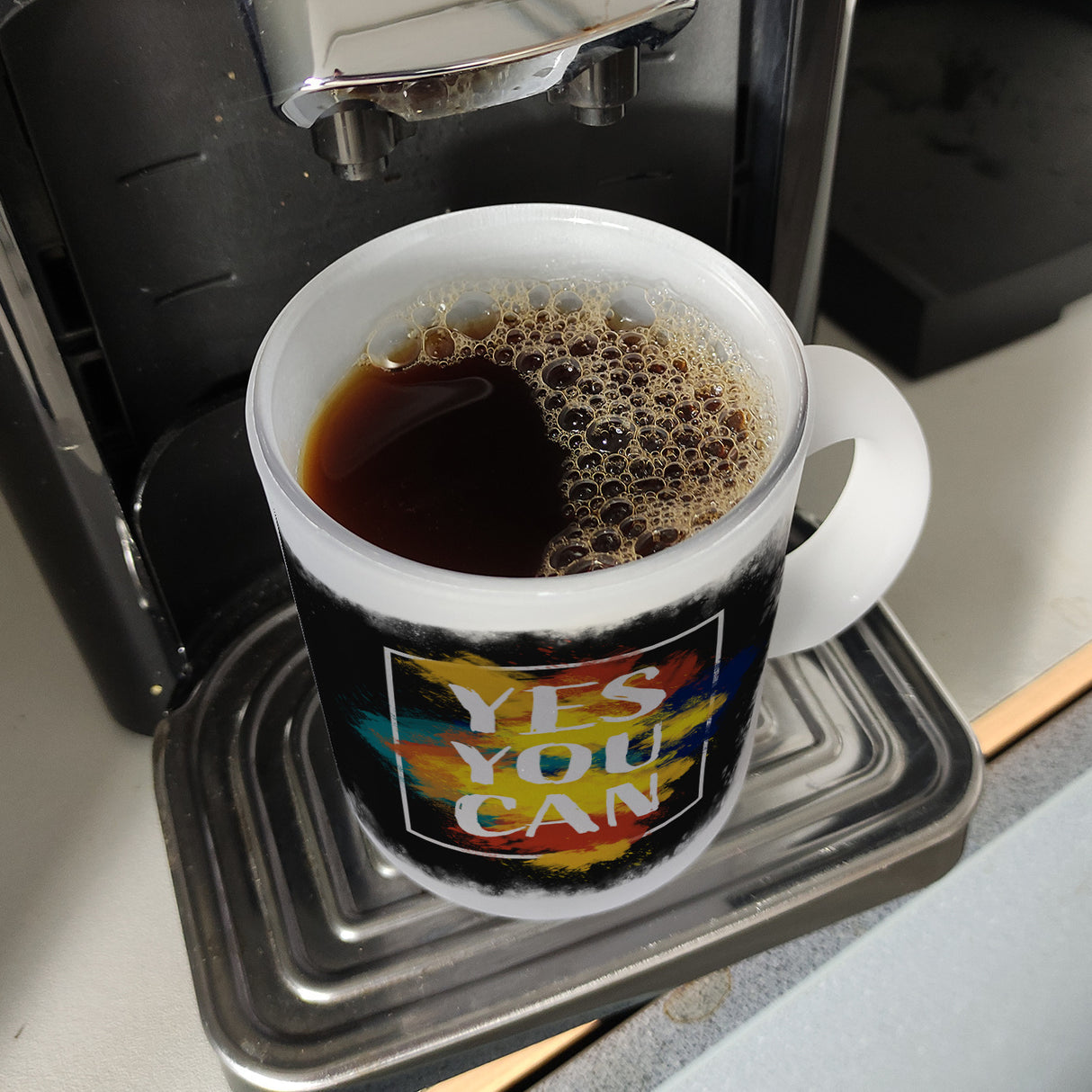 Yes you can Kaffeebecher mit buntem Motiv