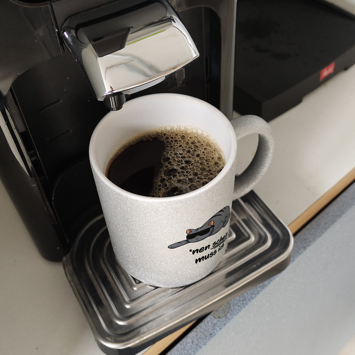 nen Scheiß muss ich Kaffeebecher mit coolem Katzen-Motiv