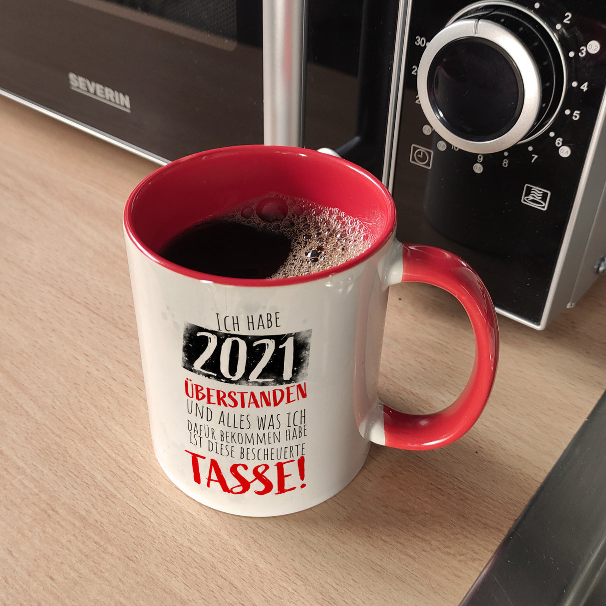Ich habe 2021 überstanden Kaffeebecher mit lustigem Spruch
