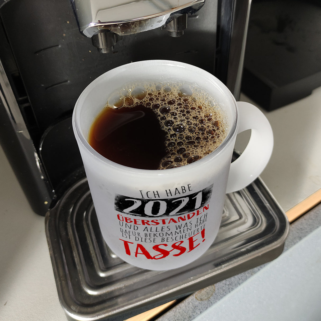 Ich habe 2021 überstanden Kaffeebecher mit lustigem Spruch