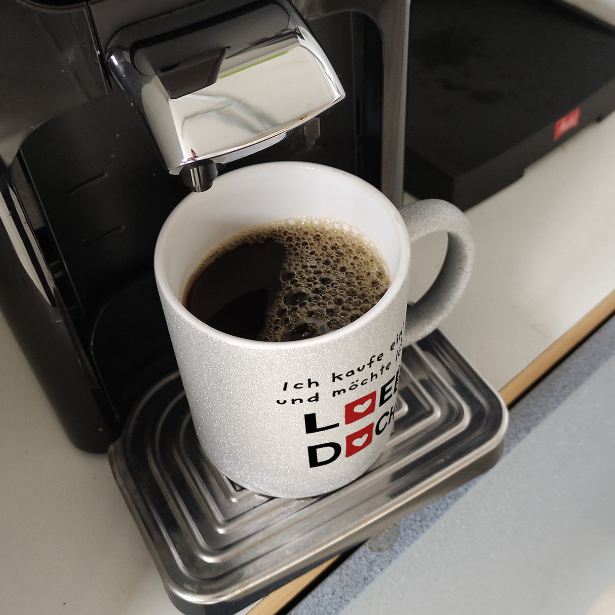 Lieb dich Kaffeebecher mit lustigem Spruch und Herzen