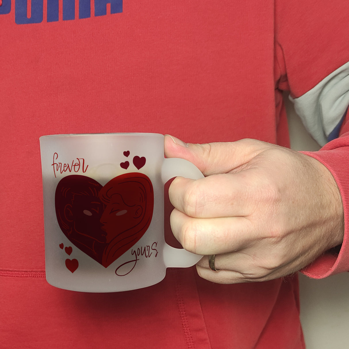 Forever yours Kaffeebecher mit küssendem Paar