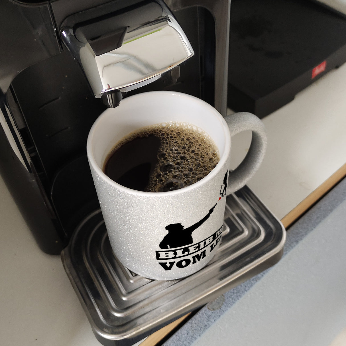 Bleib mir vom Leib Kaffeebecher mit Amor Motiv