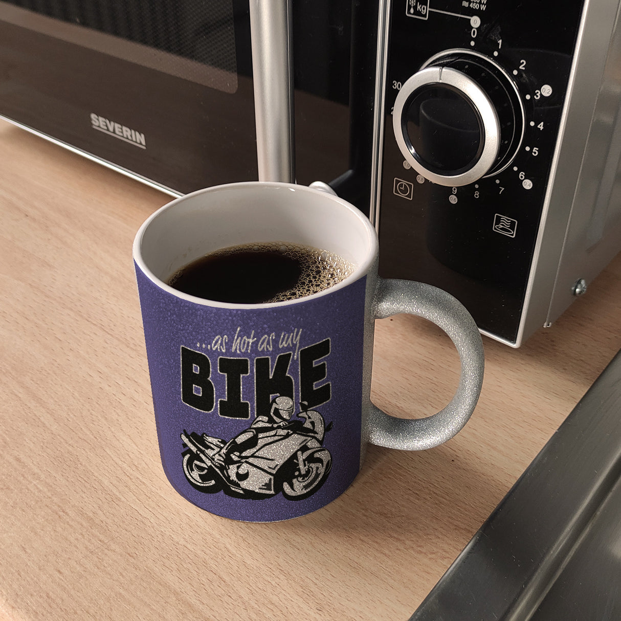 As hot as my Bike Kaffeebecher mit coolem Motorradfahrer Motiv in lila