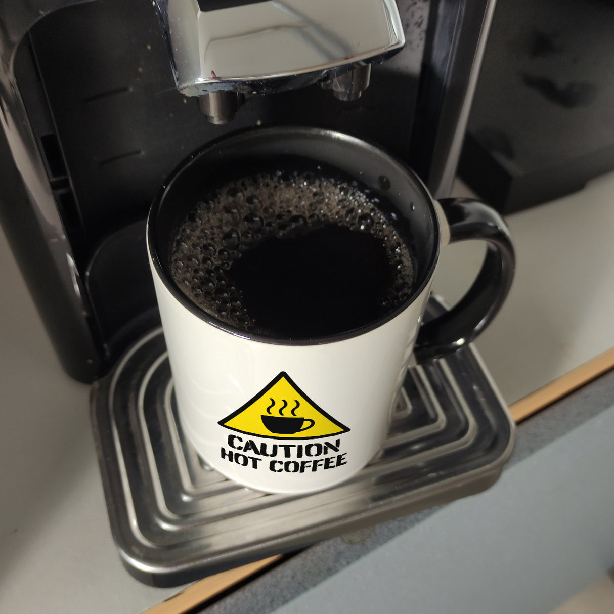 Caution Hot Coffee Kaffeebecher mit Warnsymbol