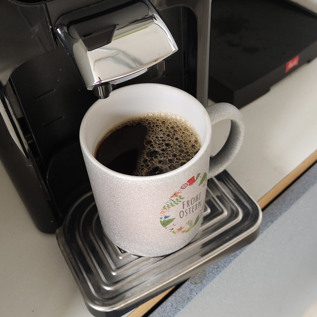 Frohe Ostern Kaffeebecher mit Blumen und Osterei