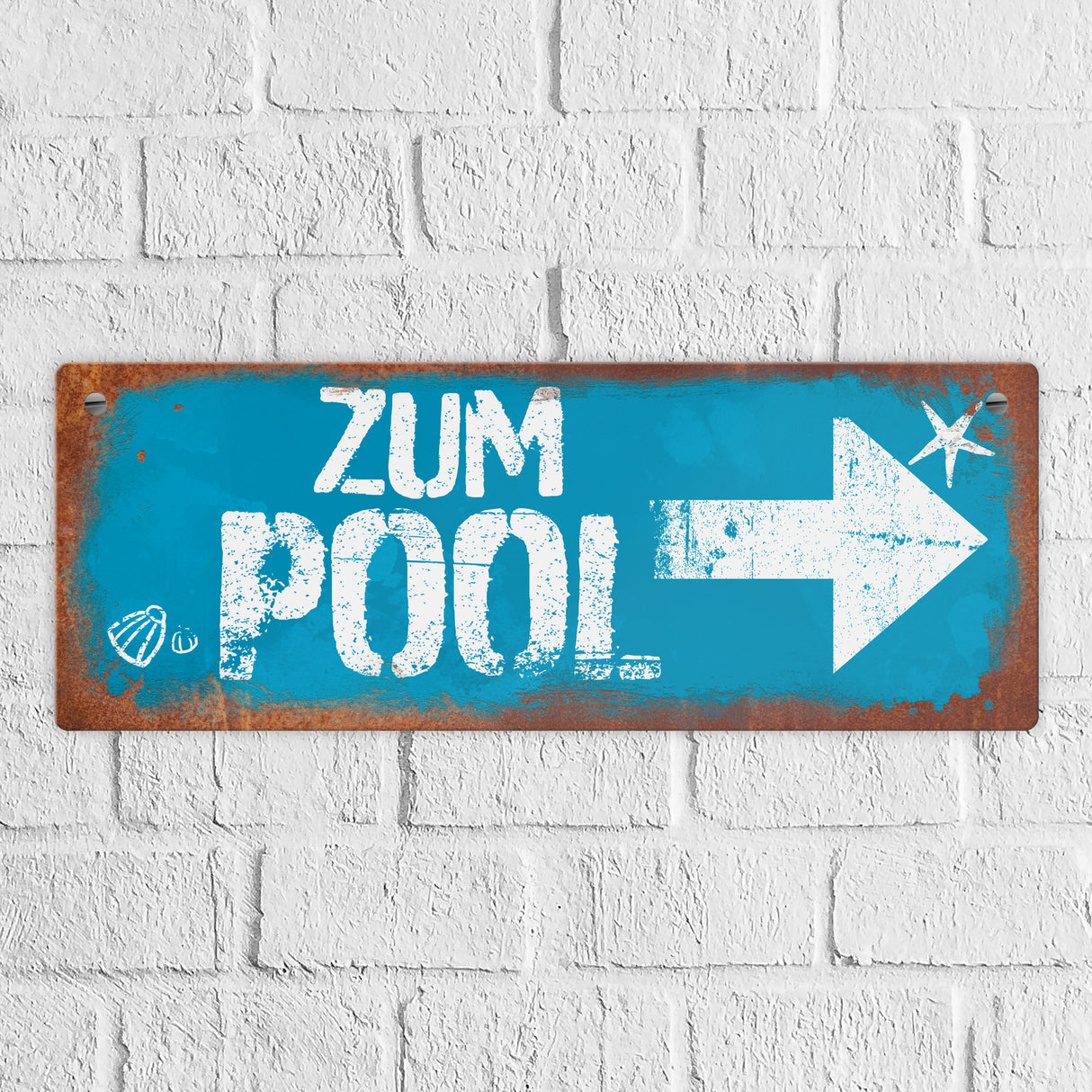 Zum Pool geradeaus Metallschild in Rostoptik