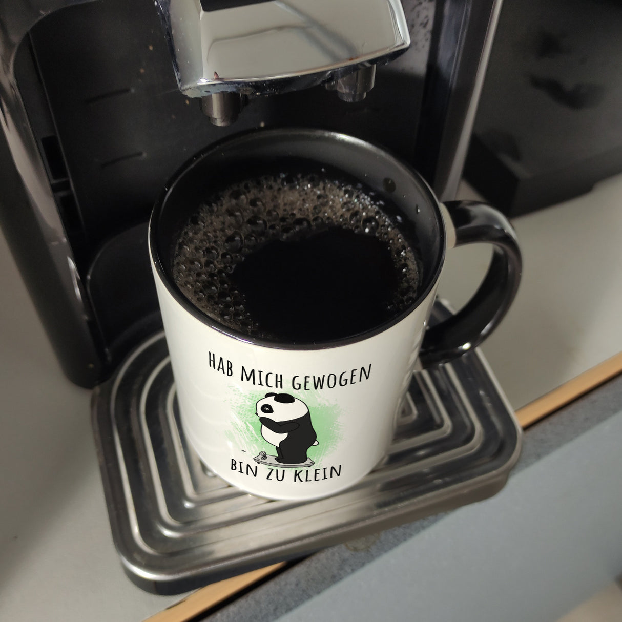 Hab mich gewogen bin zu klein Kaffeebecher mit süßem Panda