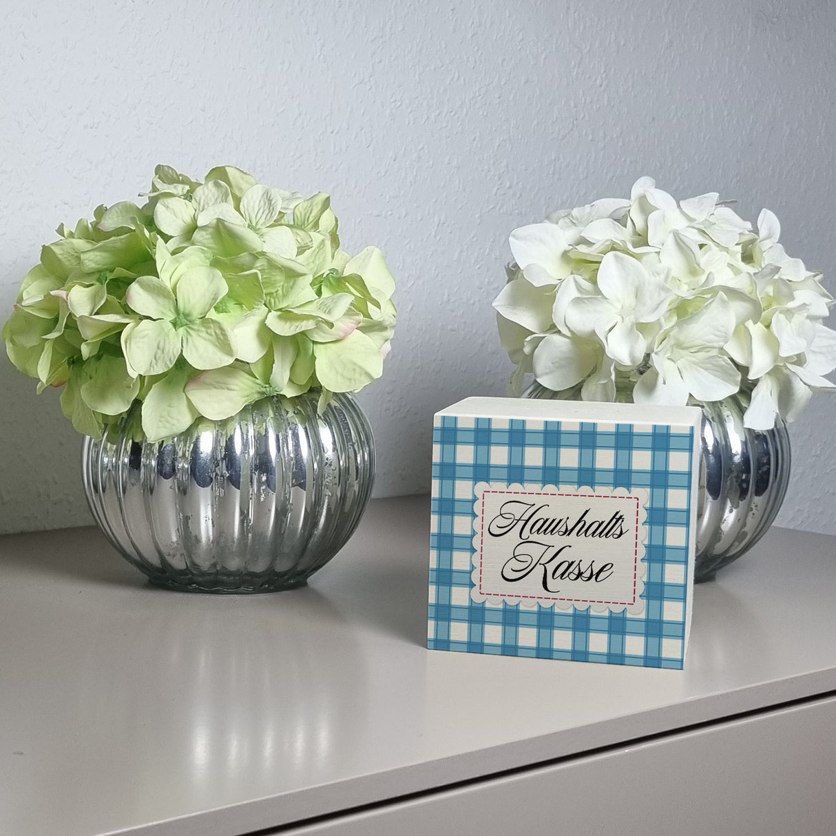 Haushaltskasse Spardose mit blau-weiß kariertem Muster