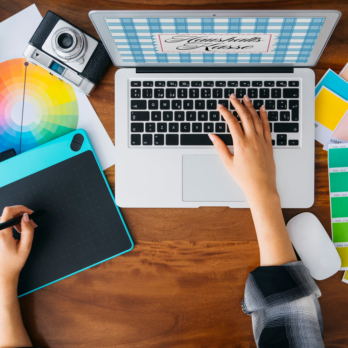 Haushaltskasse Spardose mit blau-weiß kariertem Muster