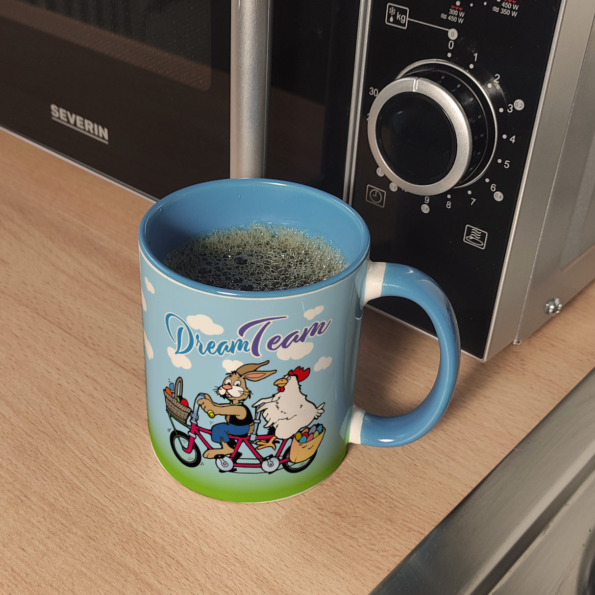 Osterhase und Huhn auf Tandem Kaffeebecher Thema Ostern