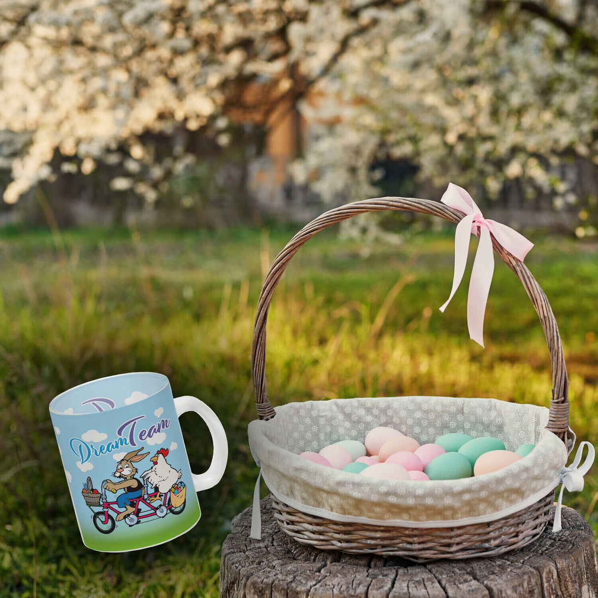 Osterhase und Huhn auf Tandem Kaffeebecher Thema Ostern
