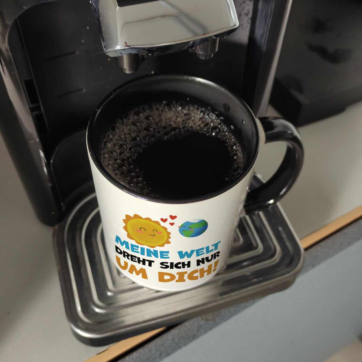 Meine Welt dreht sich nur um dich Kaffeebecher mit Sonne und Erde