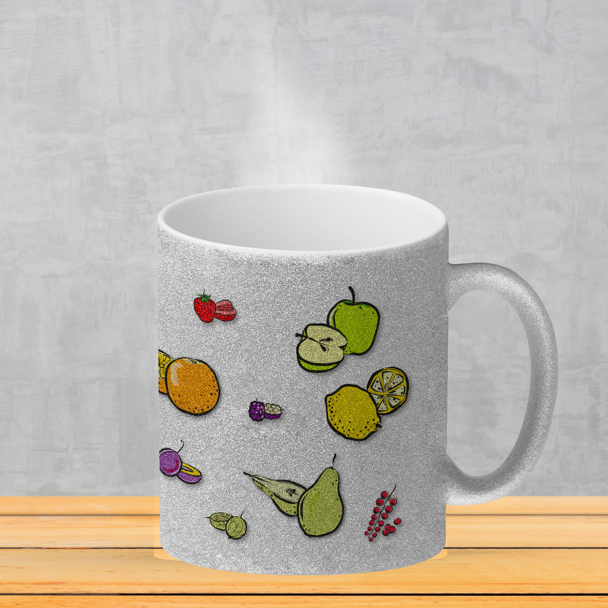 Kaffeebecher in lila zum Thema Obst mit verschiedenen Früchten