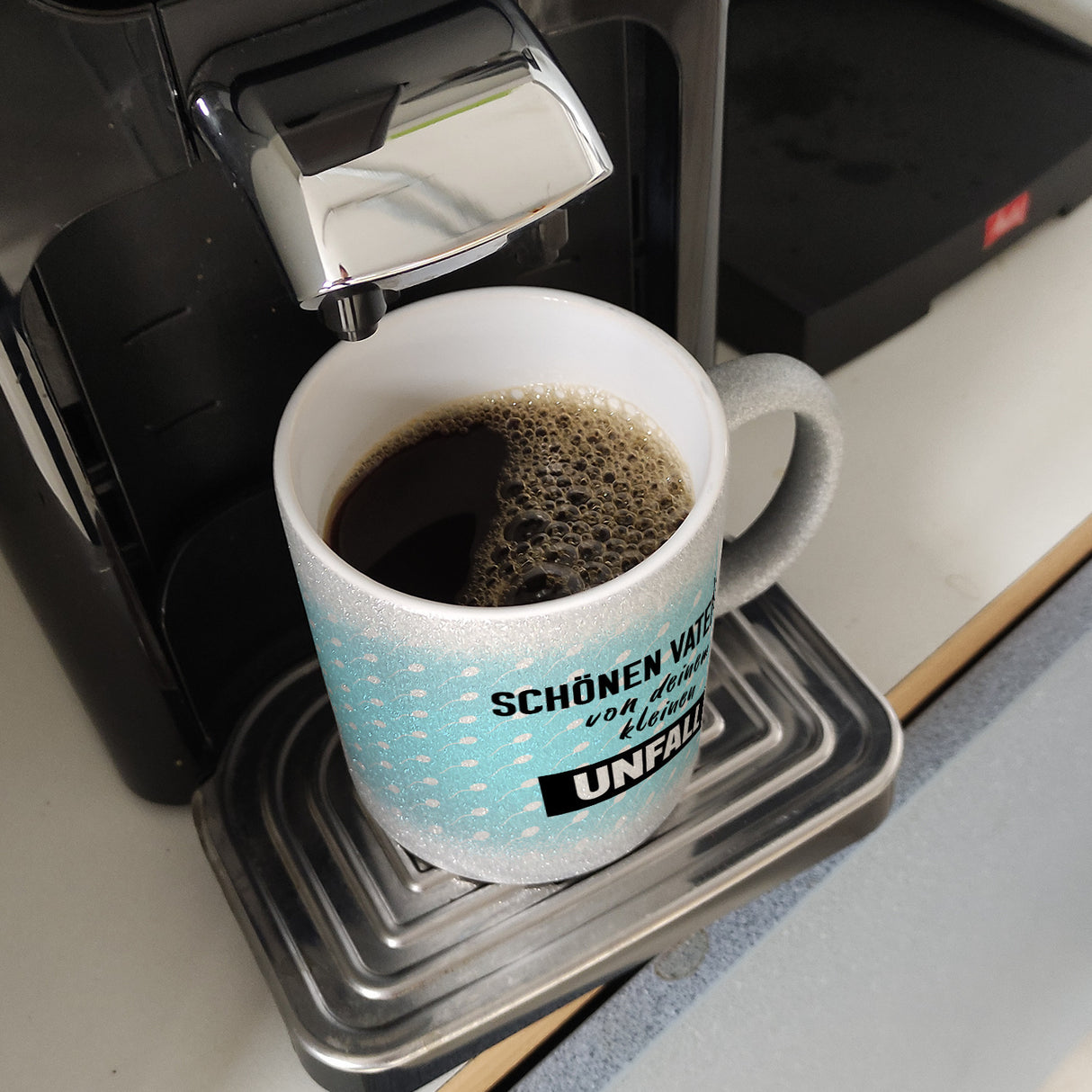 Schönen Vatertag von deinem kleinen Unfall Spermium Kaffeebecher zum Vatertag