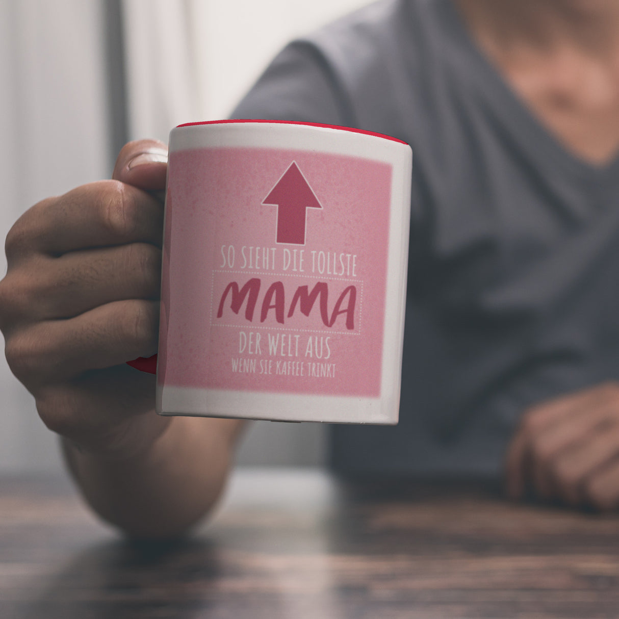 So sieht die tollste Mama der Welt aus wenn sie Kaffee trinkt Kaffeebecher