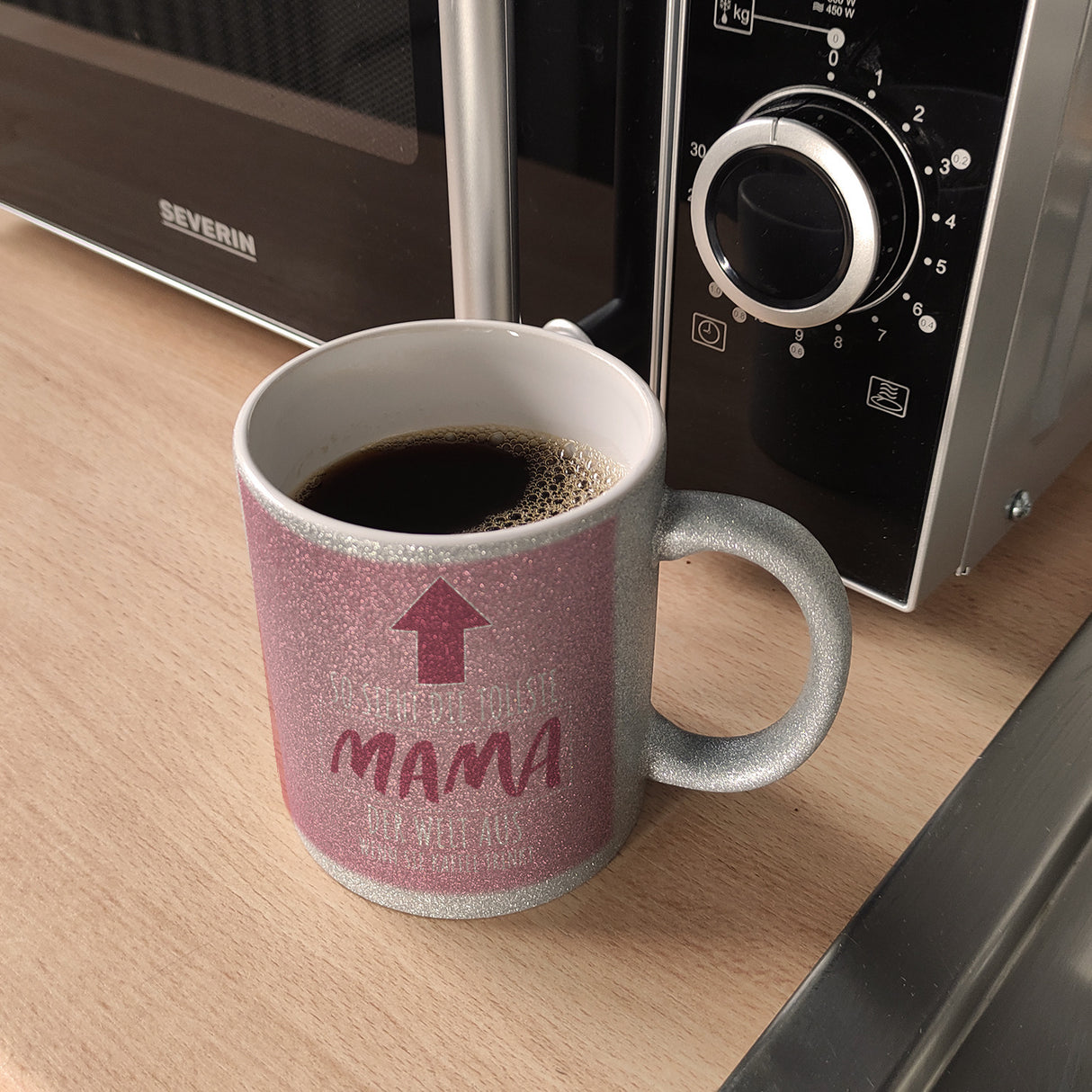 So sieht die tollste Mama der Welt aus wenn sie Kaffee trinkt Kaffeebecher